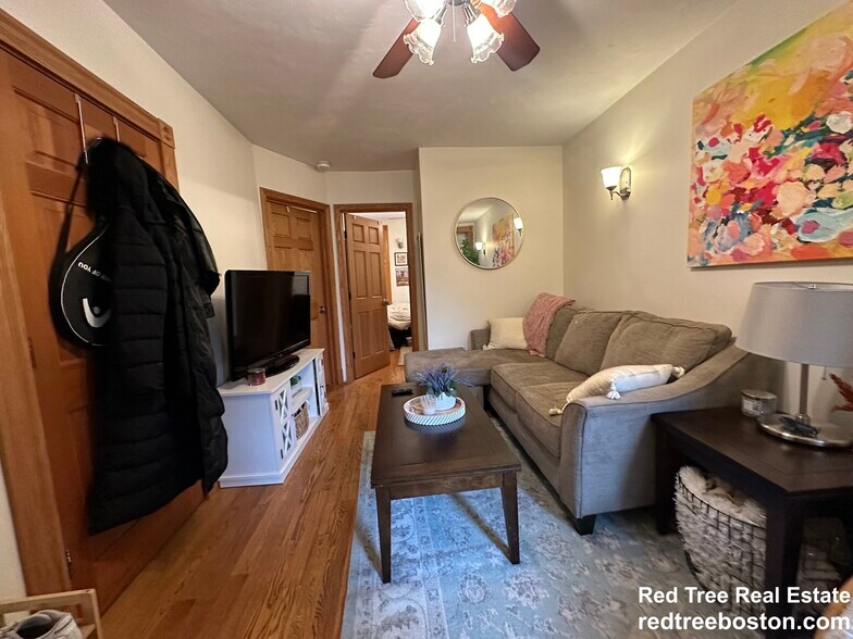 Building Photo - 5 Phillips St