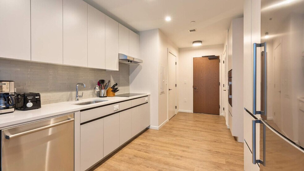 Building Photo - 131 Seaport Blvd