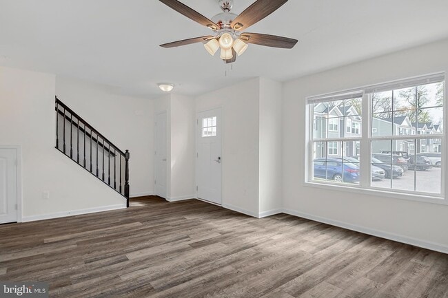 Building Photo - 2801 Pinewood Ln