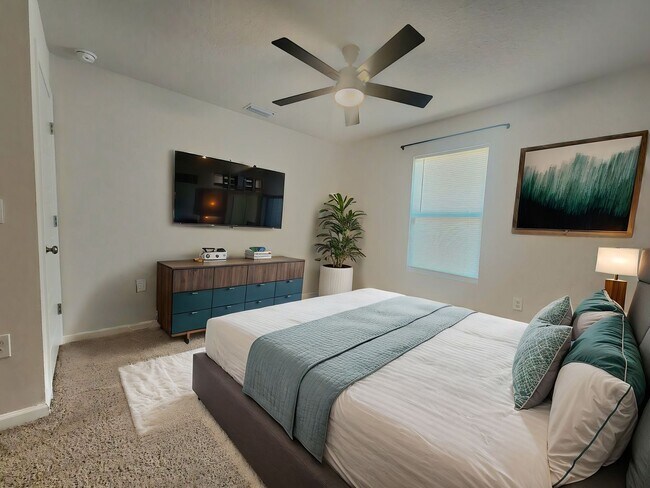 Building Photo - Perfectly Located, Pet Friendly, 4/2 Home ...