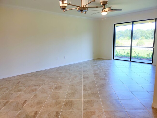 Building Photo - Annual Unfurnished 3 Bedroom, 2.5 Bath Tow...