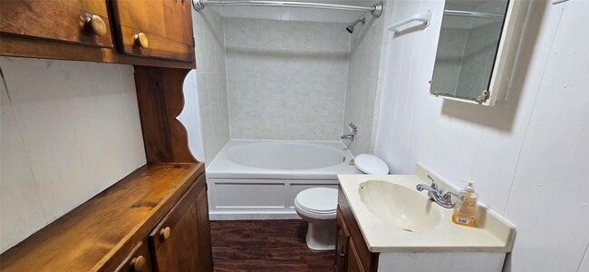 Building Photo - 2266 Young Rd