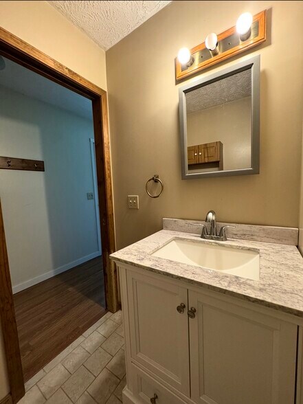 Building Photo - 2080 Robins Ct NW