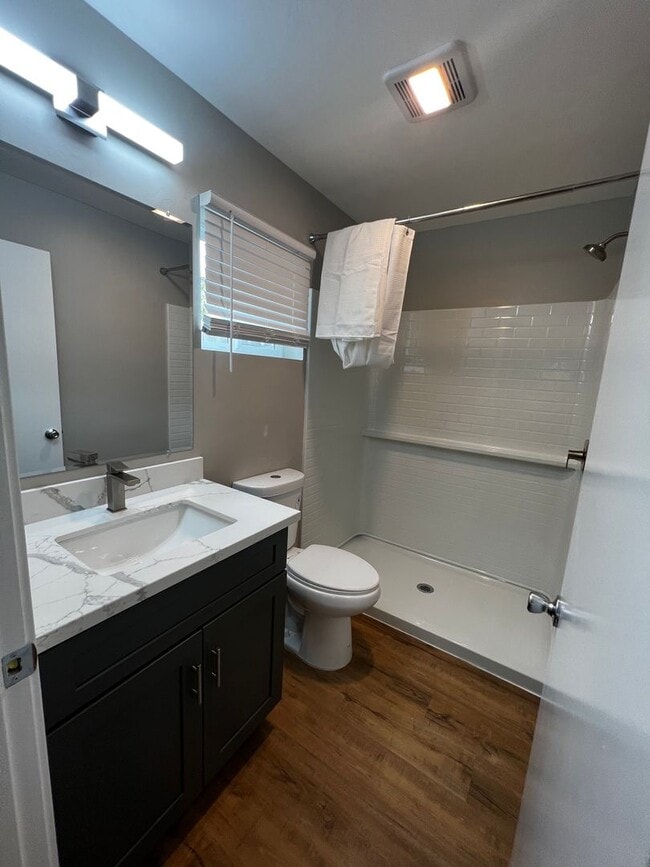 Building Photo - 4 bed 4 bath home - with personal AC in ea...
