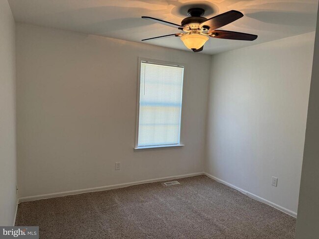 Building Photo - 1042 Baywood Dr