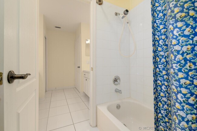 Building Photo - 1676 SW Harbour Isles Cir
