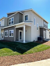 Building Photo - Newer 2-bedroom Townhome