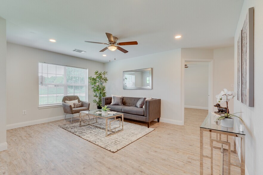 Building Photo - 380 Railroad Ave