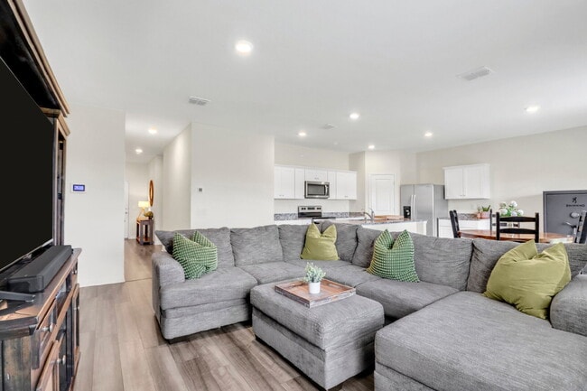 Building Photo - "Spacious 4-Bedroom Retreat with Granite Elegance in San Antonio!"
