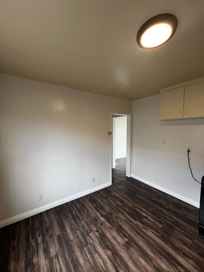Building Photo - 61ST