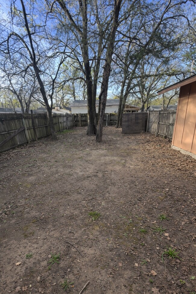 Building Photo - Remodeled 2BR Home w/ Fenced Yard – Only $1,495