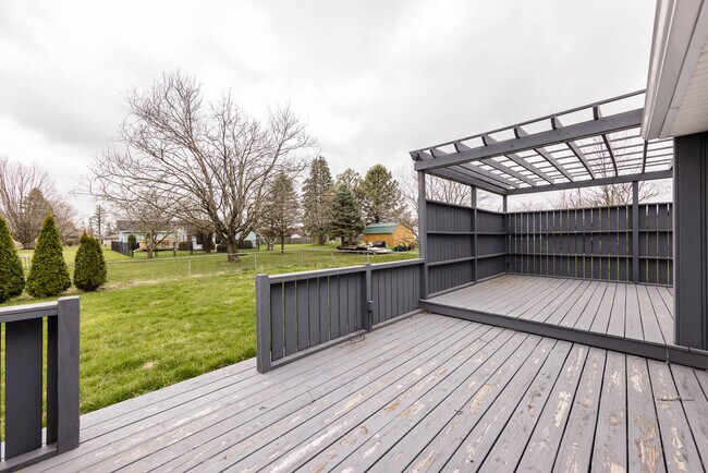 Building Photo - 229 Topaz Ln
