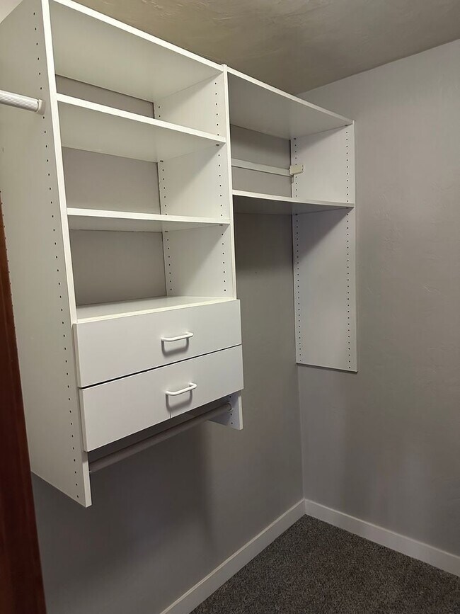 Building Photo - Updated 3 bedroom 1.5 bath house in Eugene!