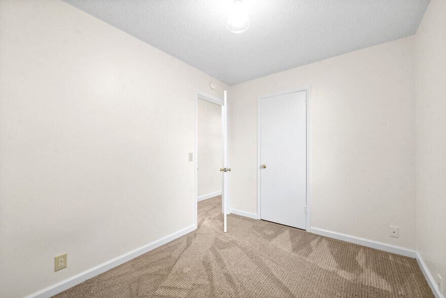 Building Photo - 1509 Nichols Dr