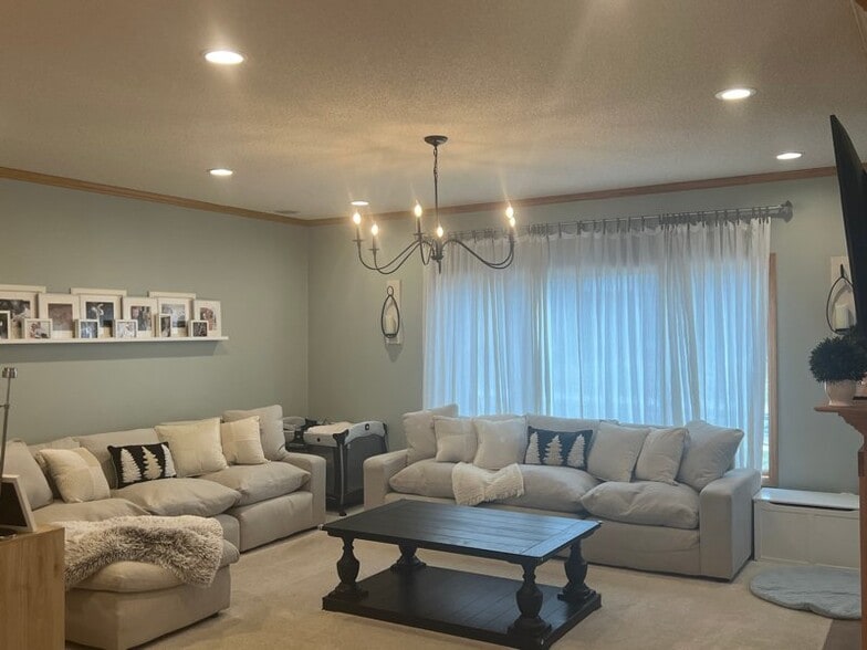 Building Photo - 8633 Carriage Hill Ct