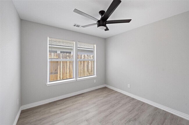 Building Photo - 3425 Mt Pleasant St