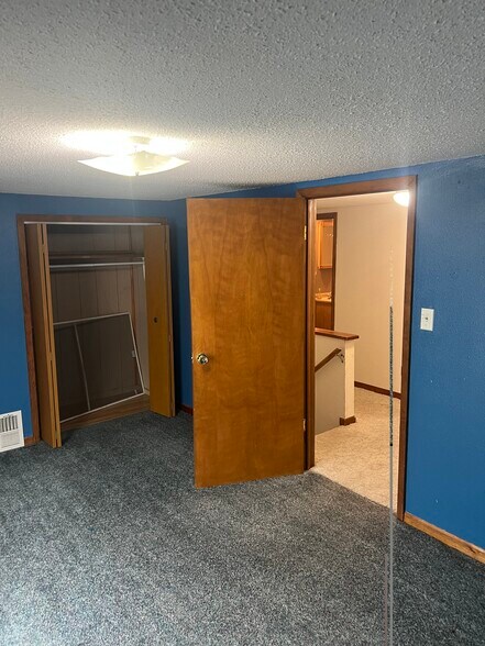 Building Photo - 1004 N Prairie Ave