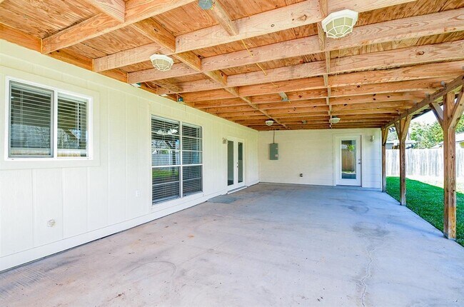 Building Photo - 7203 Sharpsburg Dr