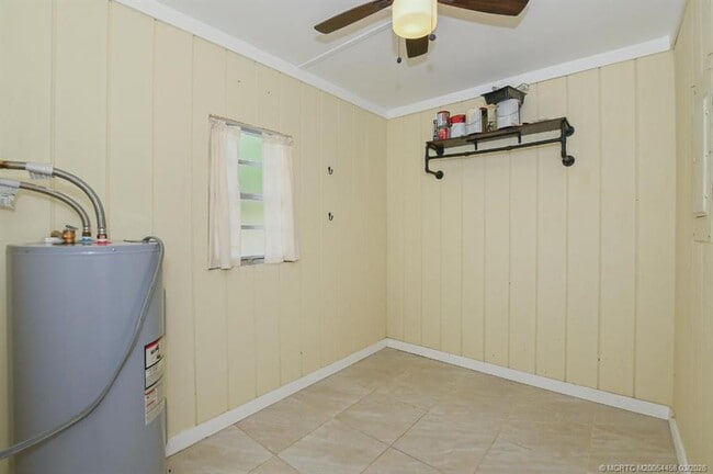 Building Photo - 1365 SW Gastador Ave