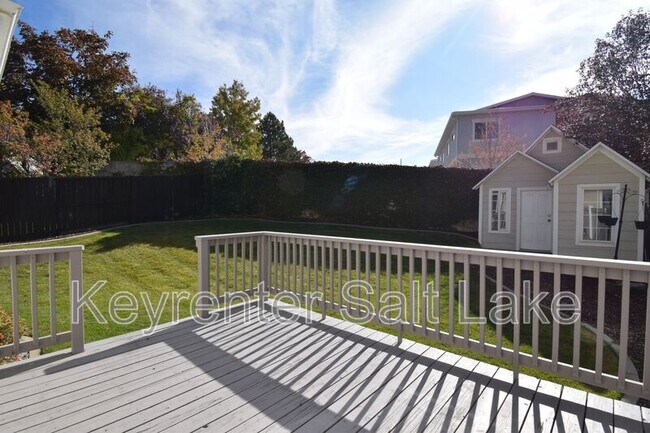 Building Photo - 6888 Hillside Village Cir