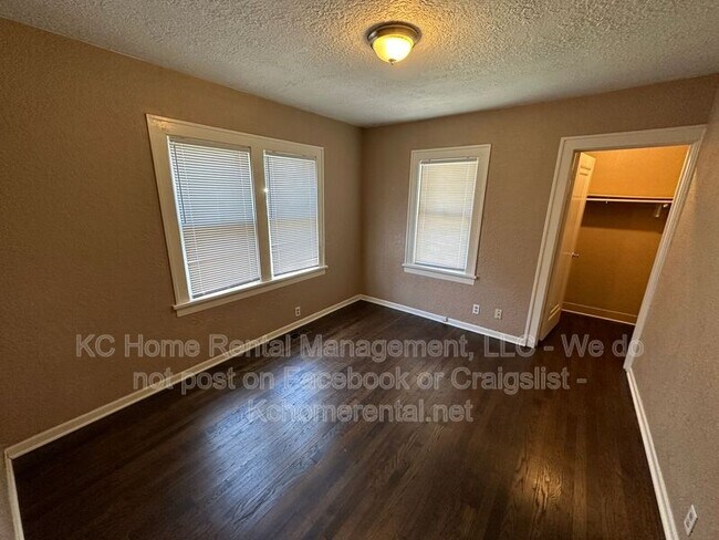 Building Photo - 6838 The Paseo