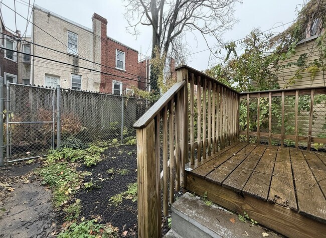 Building Photo - 615 S Conestoga St