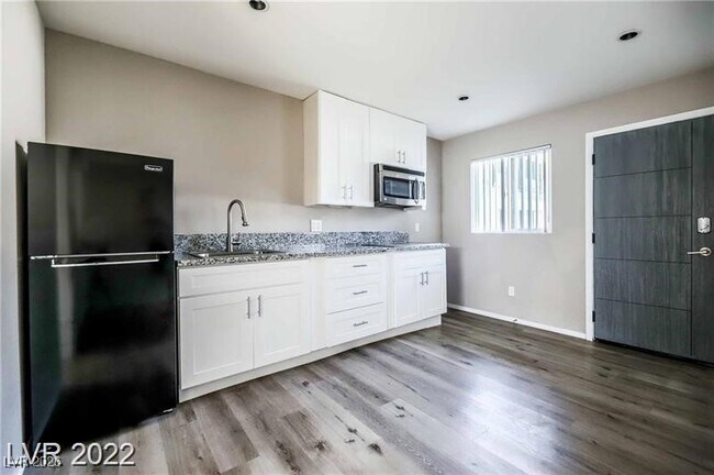 Building Photo - 2201 Fairfield Ave