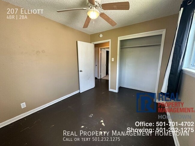 Building Photo - 207 Elliott-
