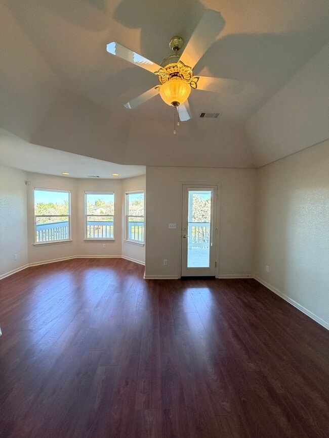 Building Photo - Beautiful Lakefront Home in the Vineyard! 55+ community