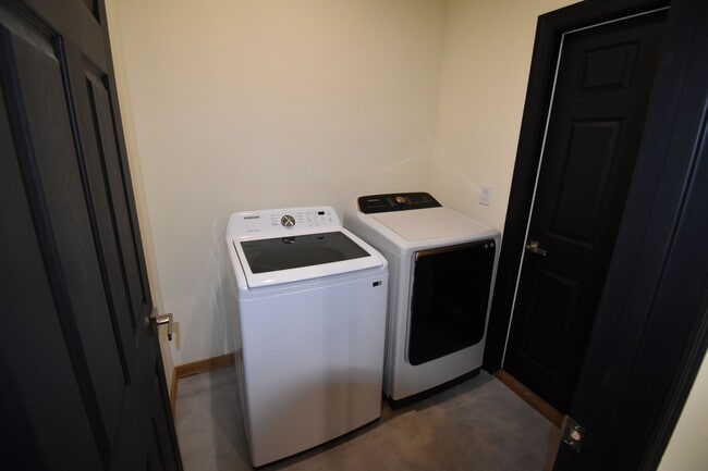 Building Photo - 780 8th Ave NE