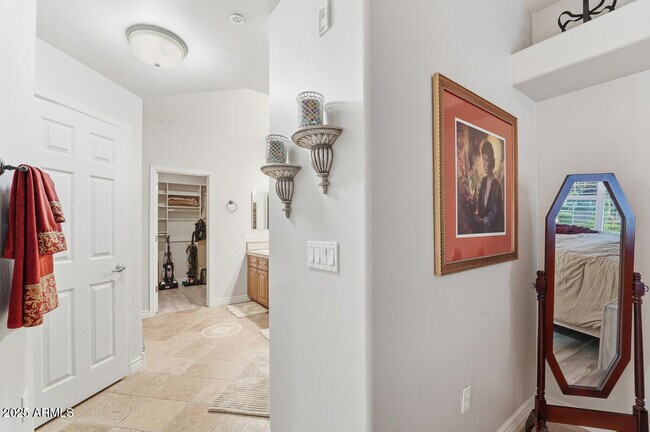 Building Photo - 5350 E Deer Valley Dr