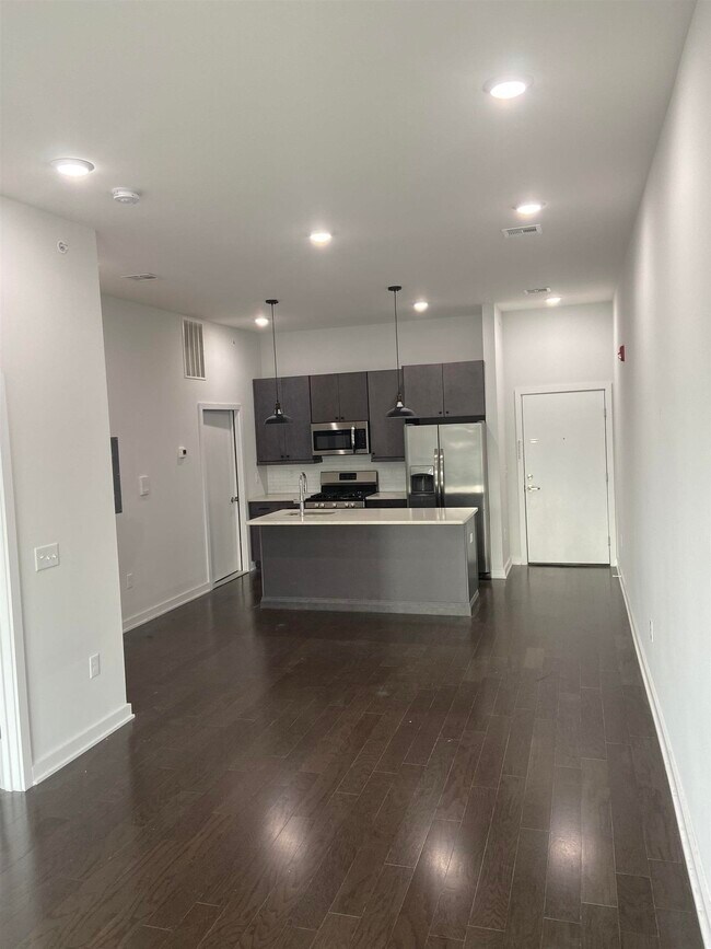 Building Photo - 275 BROADWAY