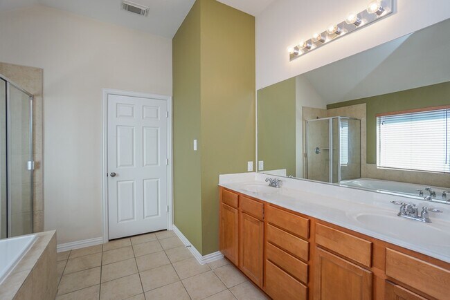 Building Photo - 7102 Thistlewood Park Ct