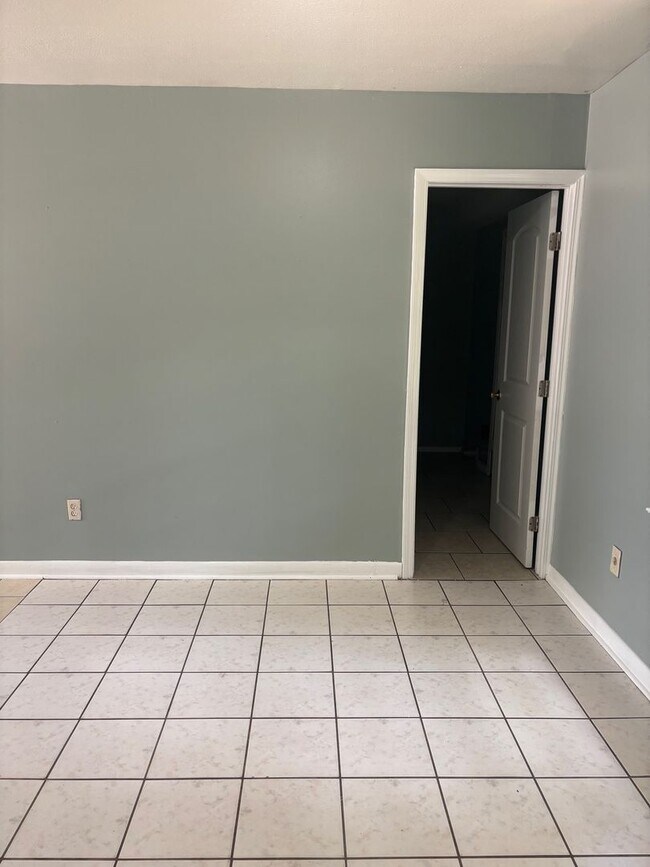 Building Photo - 4161 Yorkshire Ln