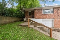 Building Photo - Beautifully Updated 1/2 Duplex in Prime Kansas City Location!