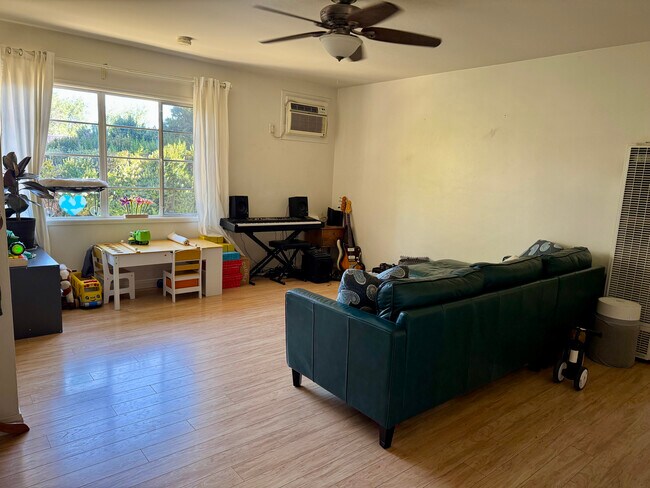 Building Photo - 7817 Shady Cove Ave