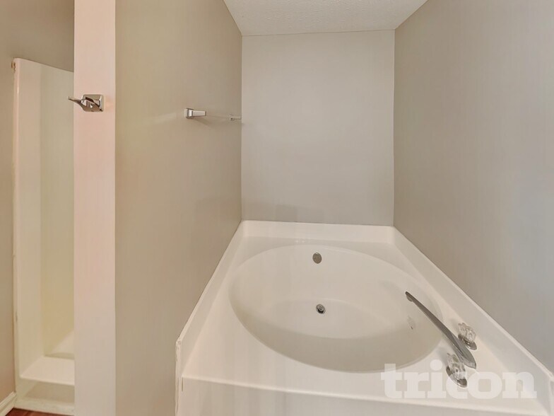 Building Photo - 676 Eagles Nest Cir