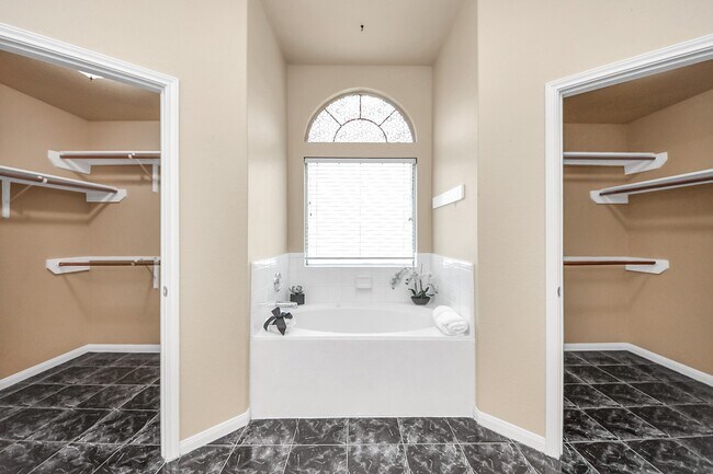 Building Photo - 19123 Center Park Dr