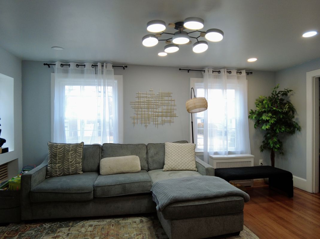 Building Photo - 80 Mauran St