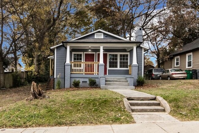 Building Photo - Recently Updated 1BA/1BA Duplex Home with ...