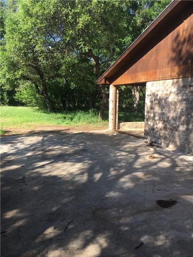 Building Photo - Home on Acreage Available for Lease