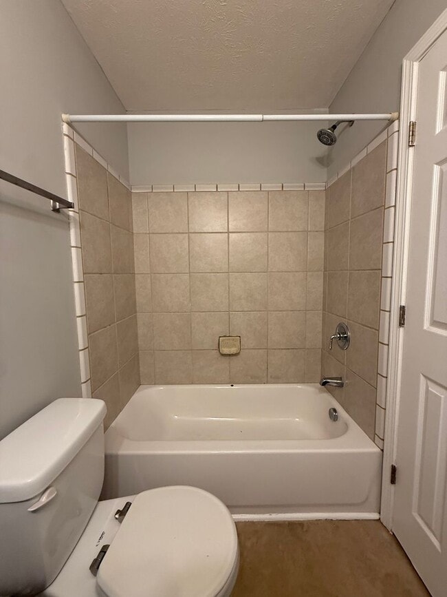 Building Photo - Completely Renovated 2 Bedroom / 2 Bathroom Apartment!