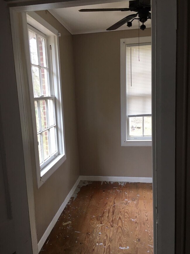 Building Photo - One Bedroom Duplex