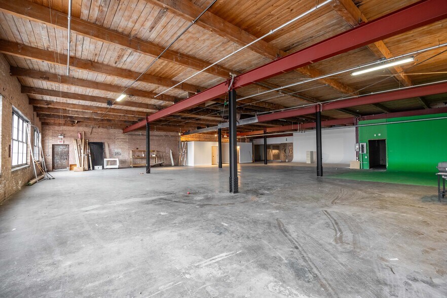 Building Photo - 3134 W Carroll Ave