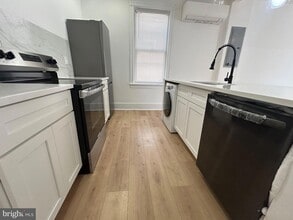 Building Photo - 114 S 58th St