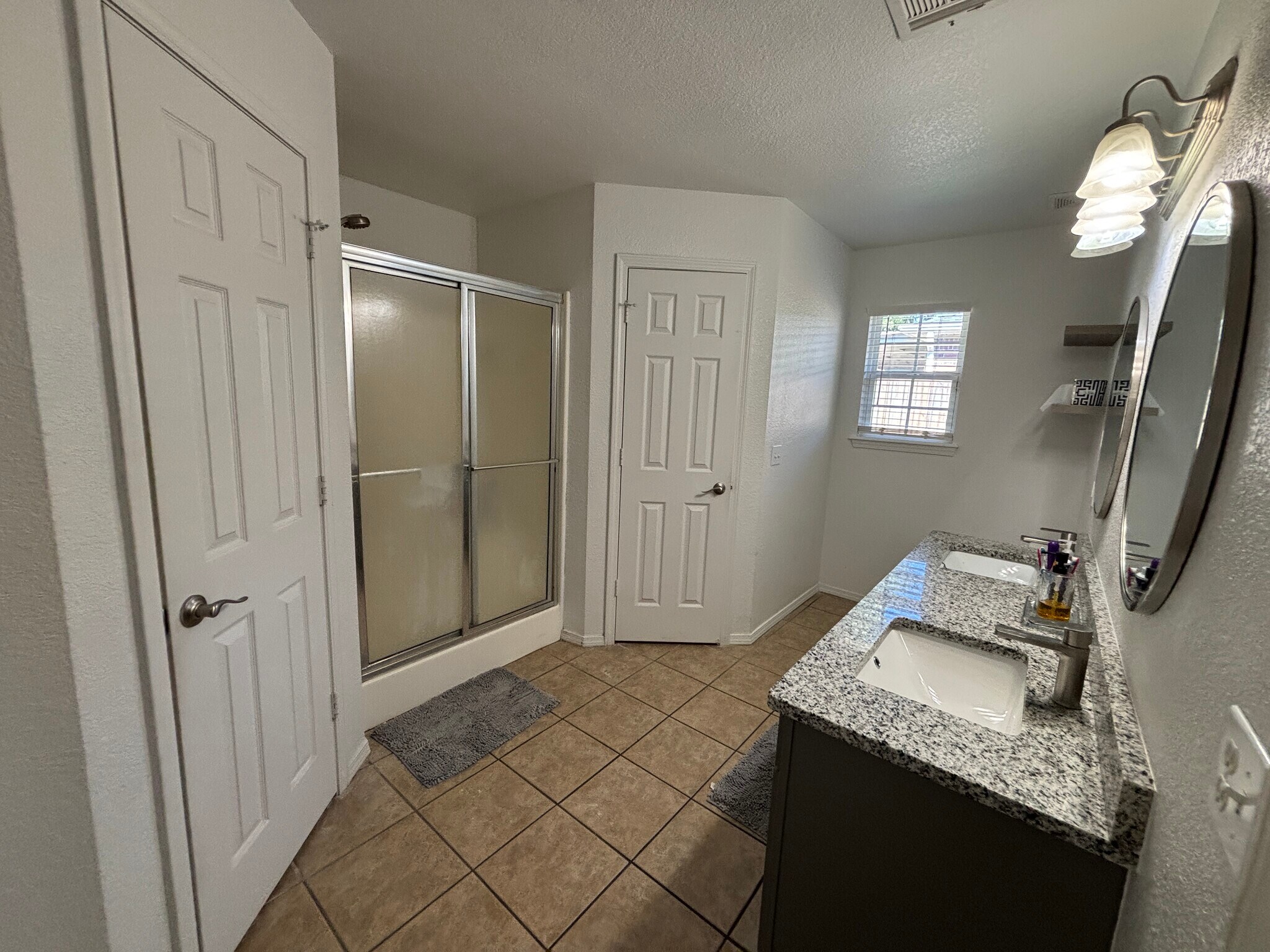 Building Photo - 431 Spicewood Trl