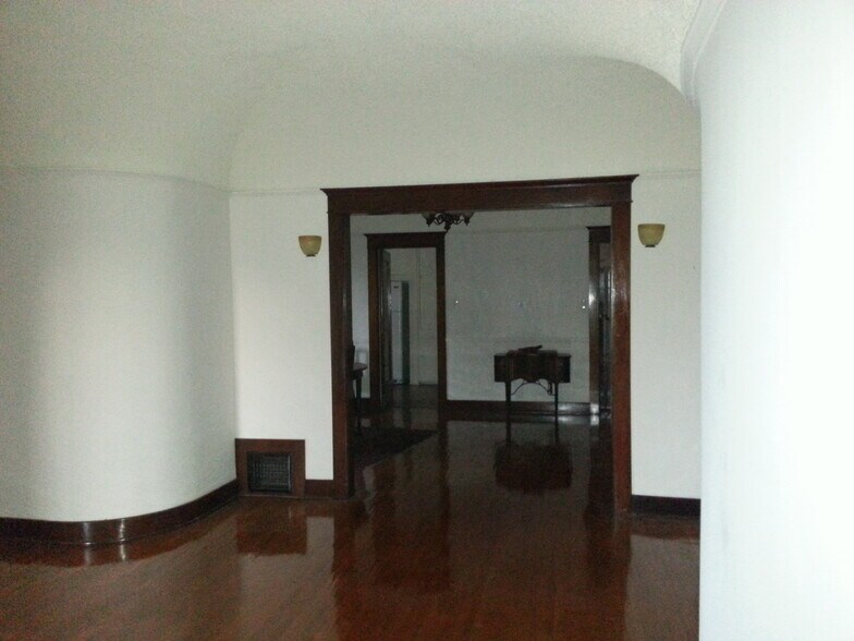 Living rm to dining rm - 218 1/2 N Kenmore Ave