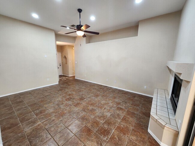 Building Photo - 3362 Highridge St