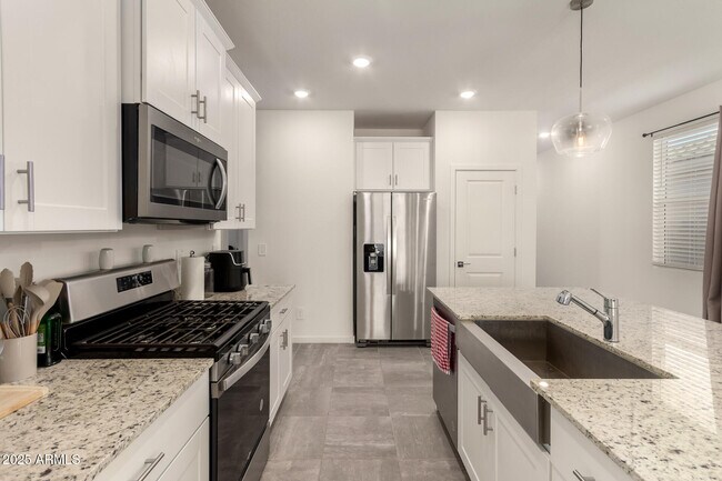 Building Photo - 3022 Hayden Rose Ave