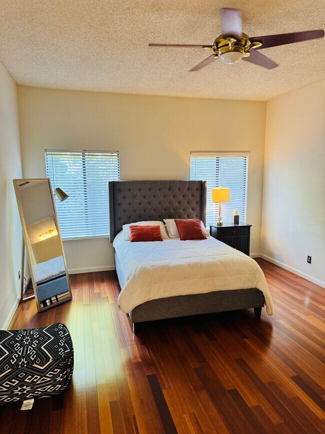Building Photo - 2 Bedroom, 2 Bath Condo